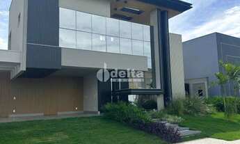 Imagem: Casa no condomínio Jardim Versailles disponível