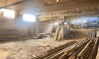 Imagem: Terreno com fundação para 16 apartamentos