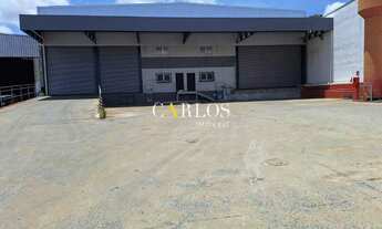 Imagem: Galpão em frente ao Ceasa com pátio e