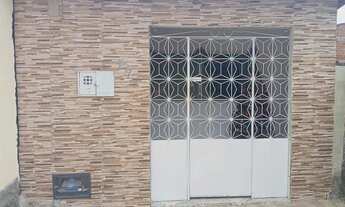 Imagem: Casa à venda, forrada com 2 quartos e amplo