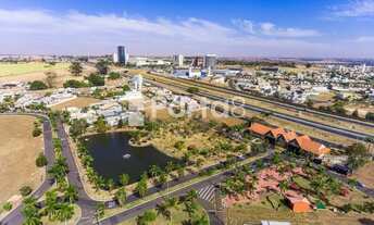 Imagem 2: Magnífica Casa no Condomínio Village La Montagne: Luxo e Modernidade com 3 Suítes e Área G