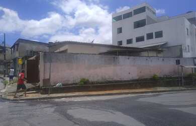 Imagem 4: Im?vel com 3 moradias, em rua comercial