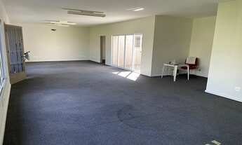 Imagem 2: Ponto comercial/Loja/Box para aluguel e venda possui 400 metros quadrados com 8 quartos