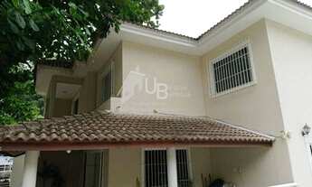 Imagem: Casa de 4 quartos com piscina na Freguesia