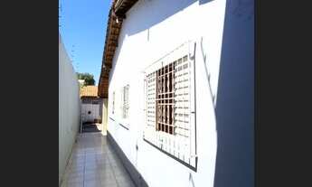Imagem 6: Casa a venda com 3/4 internos, área na frente e fundo c/ churrasqueira, financia veja o vi