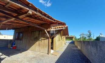 Imagem 2: Casa de esquina com 04 quartos (01 suíte) no Balneário Cambiju