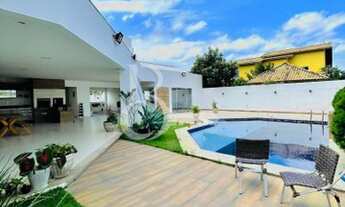 Imagem 4: Casa de condomínio para venda tem 584 metros quadrados com 4 suítes, 2 closets, rampa para