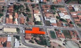 Imagem: Terreno com 3 frentes, 703 m2 no CENTRO