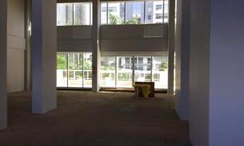 Imagem 3: Ampla térrea em prédio comercial