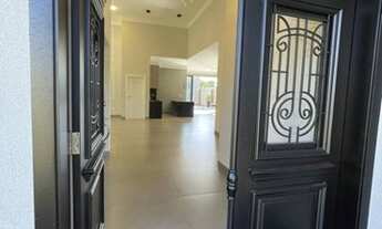 Imagem 3: Casa de condomínio para venda tem 290 metros quadrados com 3 quartos