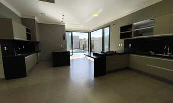 Imagem 5: Casa de condomínio para venda tem 290 metros quadrados com 3 quartos