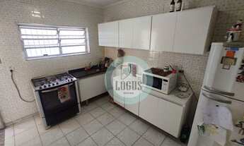 Imagem 6: Sobrado com 130m² composto por 3 dormitórios sendo 1 com armário e com sacada, à venda por