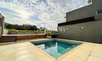 Imagem 4: Casa de alto padrão, 3 suítes com closet, piscina em condomínio de luxo, com lago, academi