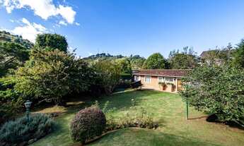 Imagem 3: Casa térrea a venda com 357 metros quadrados 4 quartos em Vila Jaguaribe - Campos do Jordã