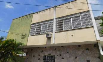 Imagem 2: Casa duplex para aluguel e venda possui 224 m2 com 4 quartos em Centro - Nova Iguaçu - RJ