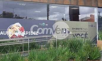 Imagem: Centro comercial para aluguel possui 82