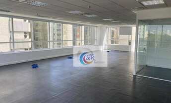 Imagem 4: Sala comercial de 390 m² com piso elevado, forro com luminárias, ar condicionado