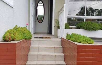 Imagem 2: Sobrado para venda com 193 metros quadrados com 3 quartos em Mercês - Curitiba - PR