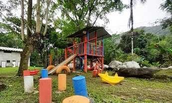 Imagem 4: Praia em Ubatuba sem trânsito e baixo investimento