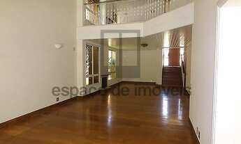 Imagem 5: Muito espaço, jardim e piscina nessa casa cercada de verde