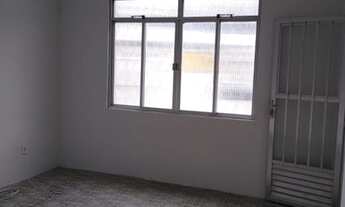 Imagem 2: Casa para aluguel possui 65 metros quadrados com 2 quartos em Bento Ribeiro - Rio de Janei