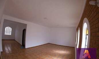 Imagem 4: Casa Térrea extremamente charmosa no Condomínio Jardim das Colinas, bem próxima a praça ce