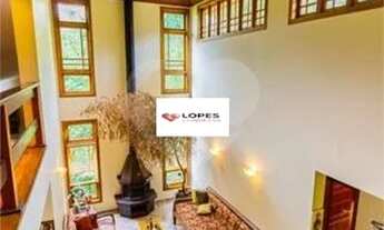 Imagem 2: Casa com 5 dormitórios e ampla área de lazer em condomínio na Serra da Cantareira