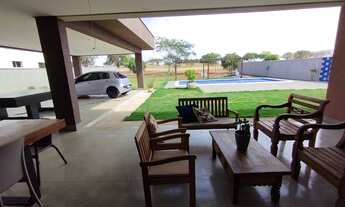 Imagem 2: Casa de condomínio térrea para venda com 326 metros quadrados com 4 quartos sendo 4 suites