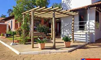 Imagem 2: Oportunidade! Baixamos o valor! Chalé 3 quartos, 1 suíte, varanda em L. área verde