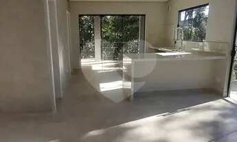 Imagem 4: Casa nova em condomínio na Serra da Cantareira em construção moderna com 3 quartos sendo