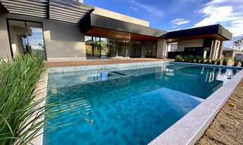 Imagem 3: Casa de condomínio térrea para venda possui 365 metros quadrados com 4 quartos