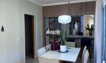 Imagem 2: Casa residencial disponível para venda no bairro Alto Umuarama em Uberlândia-MG