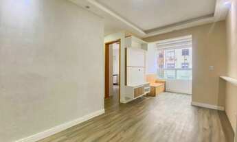 Imagem 2: Apartamento de 2 quartos com sacada e churrasqueira com 1 vaga Porto Alegre