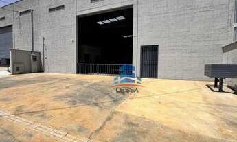 Imagem: Galpão ao lado da BR-153 em Aparecida de