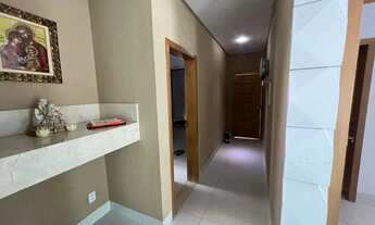 Imagem 3: Sobrado no Condominio do Lago para venda possui 370 metros quadrados com 3 quartos Goiania