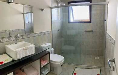 Imagem 3: Lindo sobrado com 4 dormitórios sendo 2 suítes, 2 vagas de garagem em Bombinhas