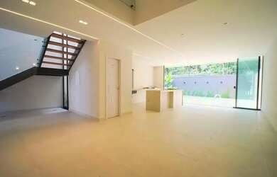 Imagem 5: Euroville: Belíssima Casa de 2 Pavimentos c/ Piscina 220m2 4 Suítes 2 Vg