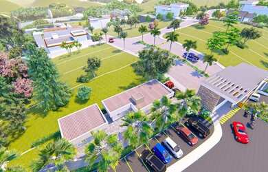 Imagem 2: Terreno dentro de condomínio com área de lazer e piscinas