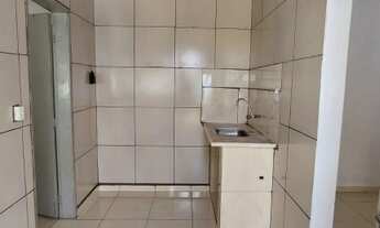 Imagem 3: QNM 36 Casa Fundos, 1Qt, próximo ao JK Shopping e via de acesso parada de ônibus