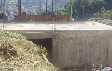 Imagem 6: Vendo terreno já em construção