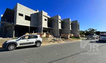 Imagem: Sobrado com 3 suítes e piscina a venda