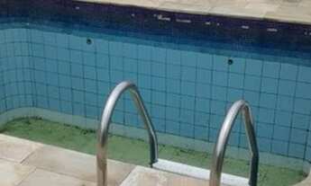 Imagem 3: AMPLA COBERTURA EM RUA TRANQUILA