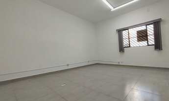 Imagem: Casa assobradada espaçosa em excelente