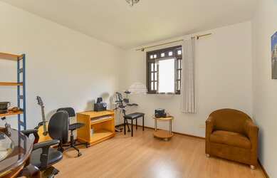 Imagem 2: Sobrado para venda com 227 metros quadrados com 4 quartos em Guaíra - Curitiba - PR