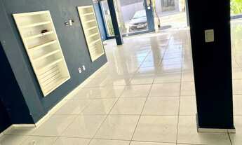 Imagem 2: Ponto comercial/Loja/Box para aluguel possui 180 m² 3 vagas