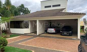 Imagem 2: Casa com 5 quartos - Bairro Cidade Jardim em Uberlândia