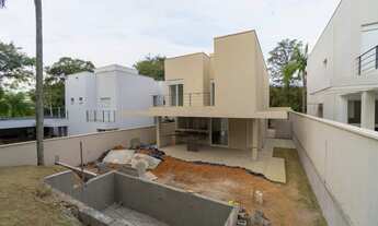 Imagem 3: Casa moderna e nova no coração do Gramado