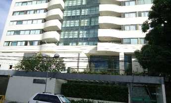 Imagem 2: Apartamento para venda possui 178 metros quadrados com 4 quartos em Casa Forte - Recife