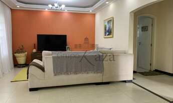 Imagem 5: Casa no Bosque dos Eucaliptos para venda possui 270 metros quadrados com 4 quartos