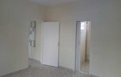 Imagem 6: Centro - Apto 2D(Suíte); 2 Banheiros; Armários na Cozinha; Piso Frio